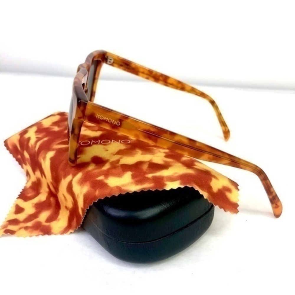 Tortoiseshell Men’s Sunglasses with Green Lenses - Picture 9 of 13